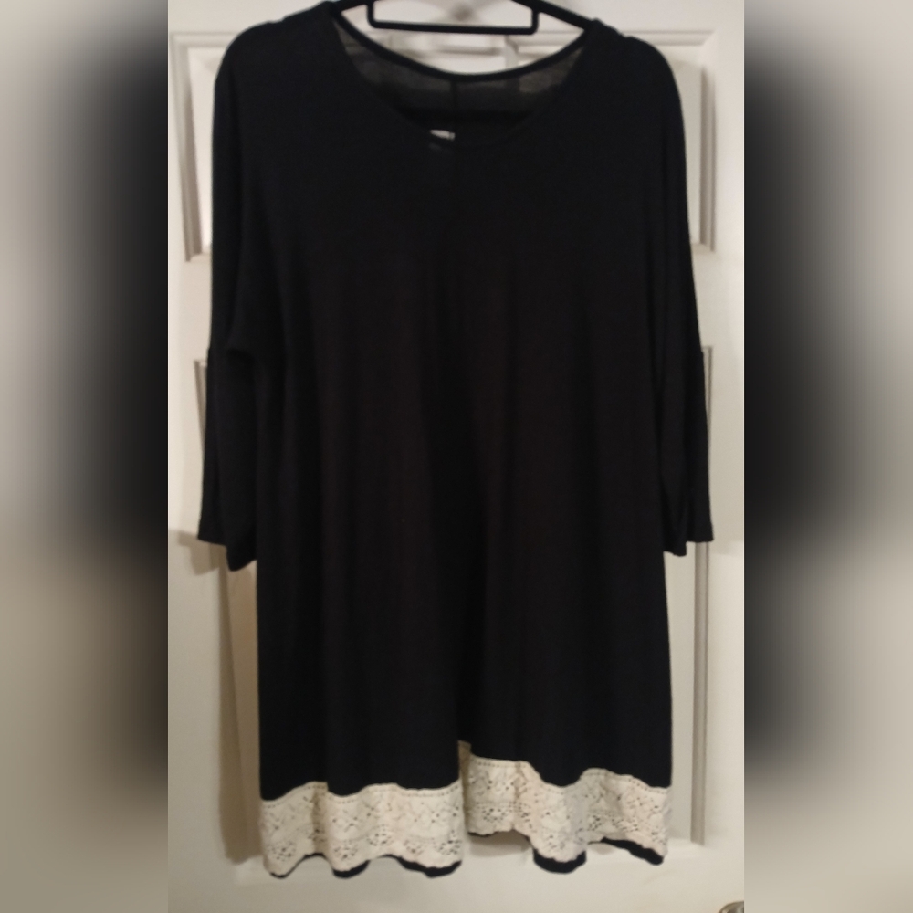 Shane Lee Inc., Women's Black 3/4 Fitted Sleeve W/Embroidered Hem Detail Tunic L